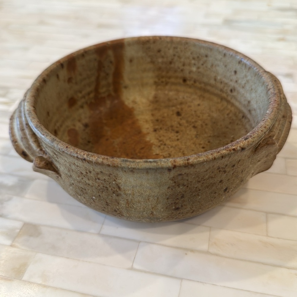 Hand Ctafted Ceramic Signed Pottery Tan Speckled Bowl With Handles